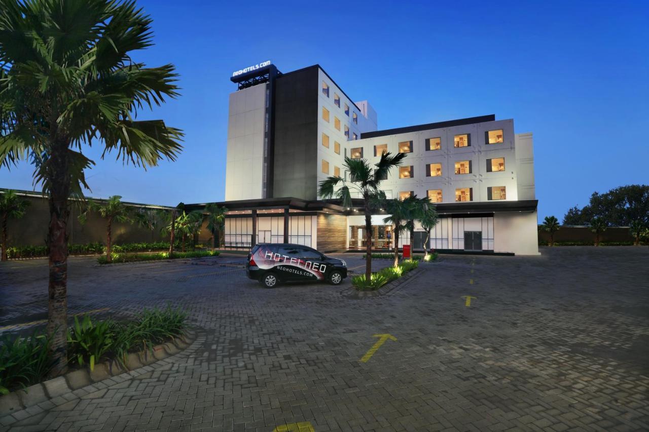 Neo+Waru-Sidoarjo By Aston Hotel Exterior foto